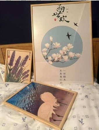 Magnolija sa lastama, lavanda i ptica pod mesecom, u svetlim ramovima