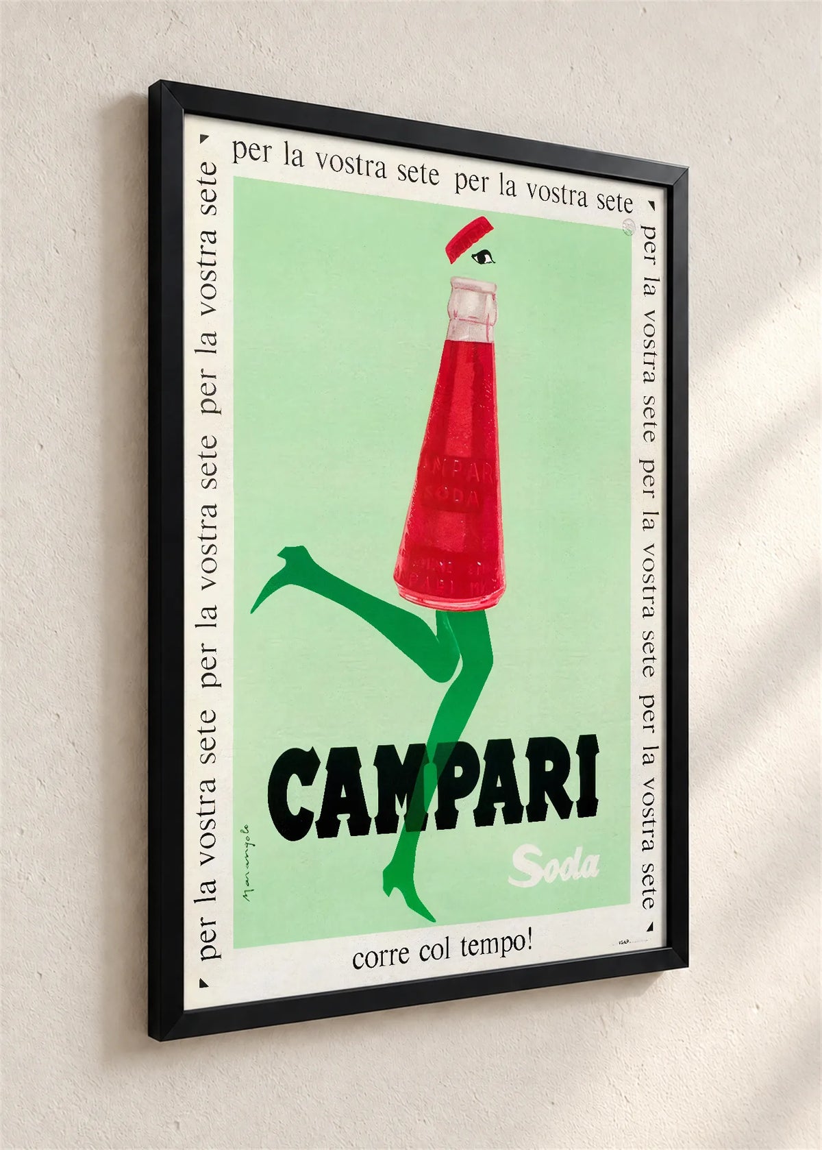 Campari Soda, crni ram iz ugla