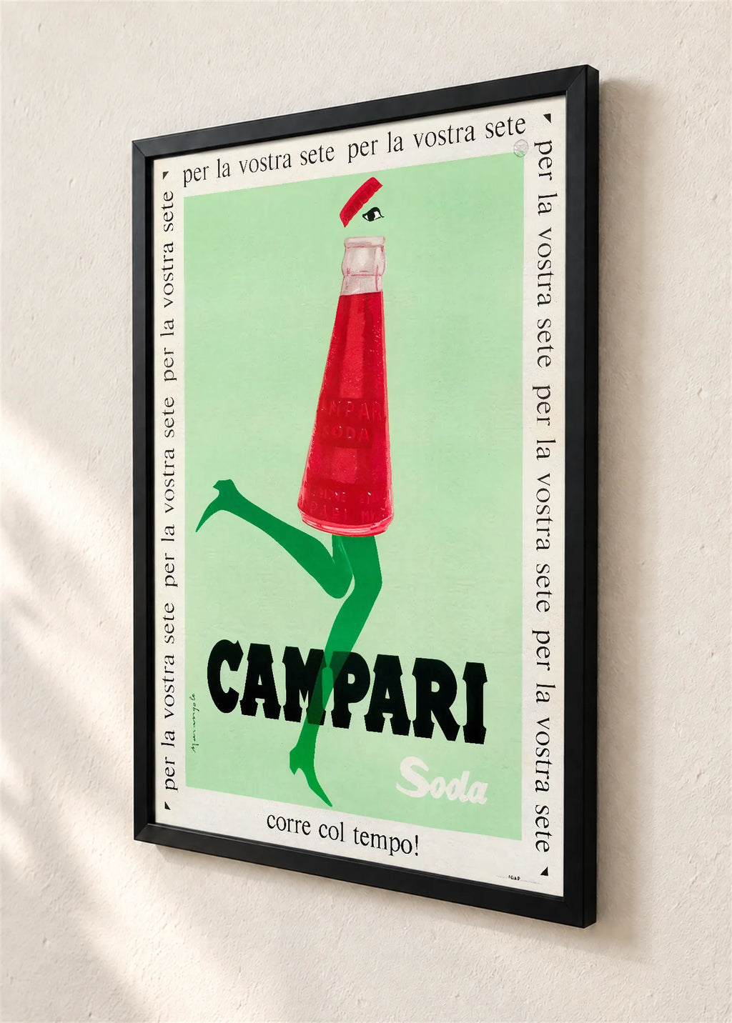 Campari Soda, crni ram, detalj