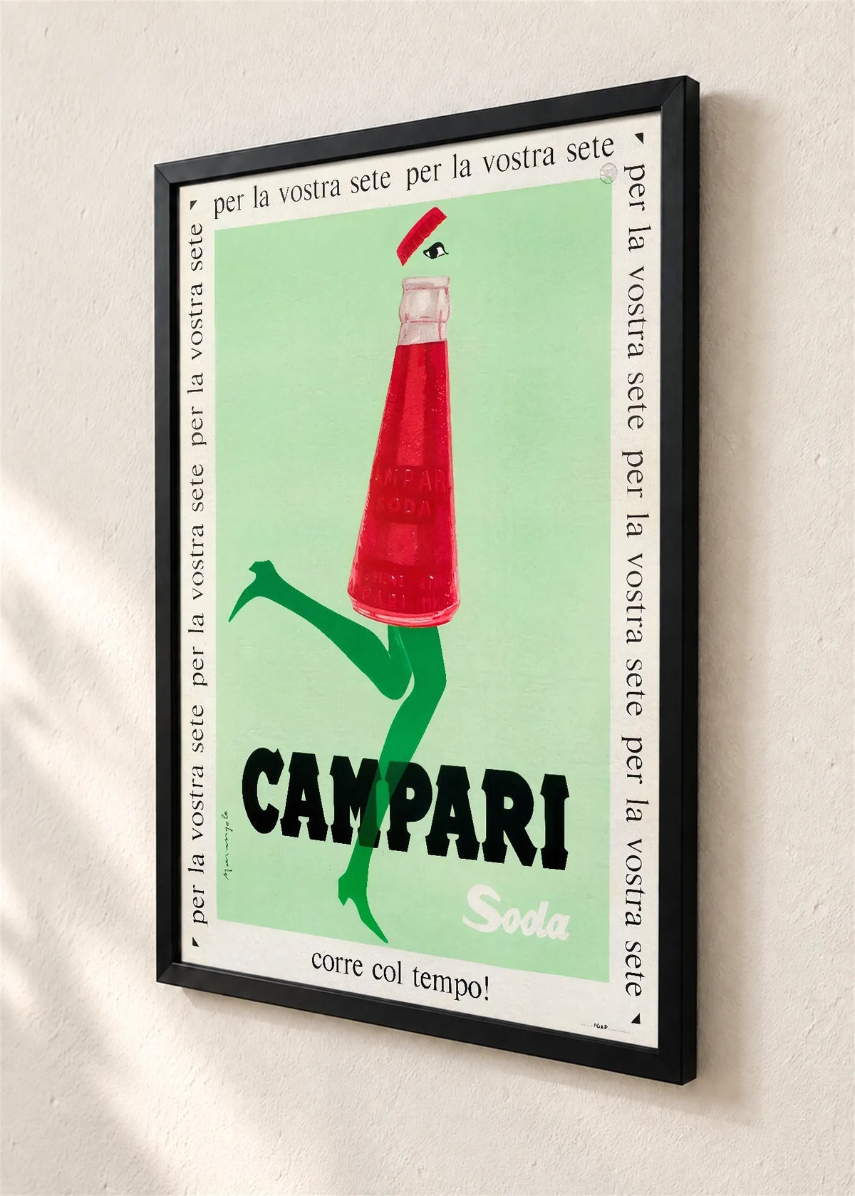 Campari Soda, crni ram, detalj