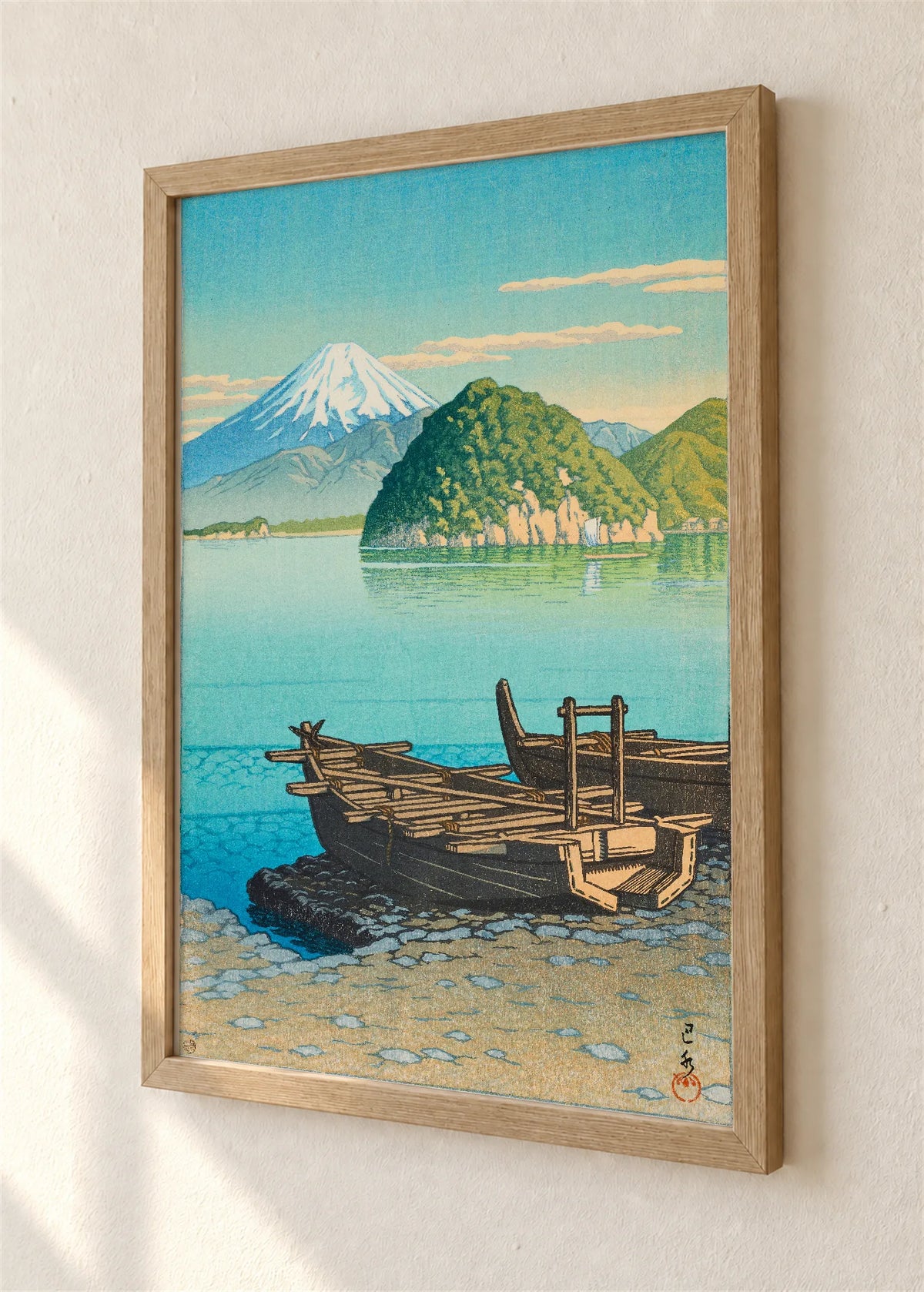 Čamci na obali ispod Fudžija, braon ram, detalj