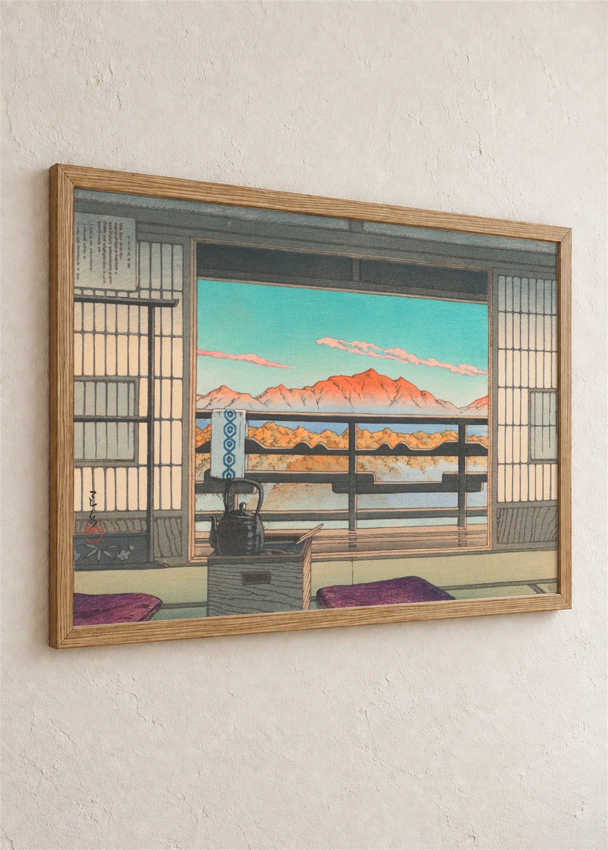 Pogled na planinu iz japanske sobe, braon ram iz ugla