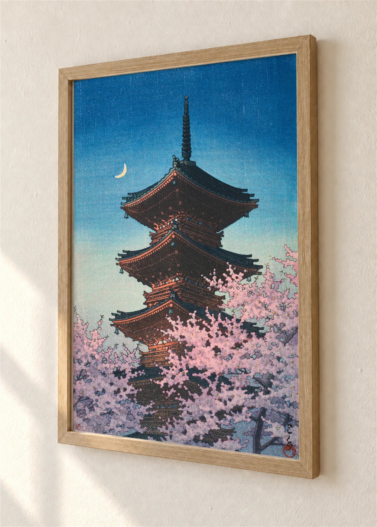 Pagoda, trešnje i mesec, braon ram, detalj