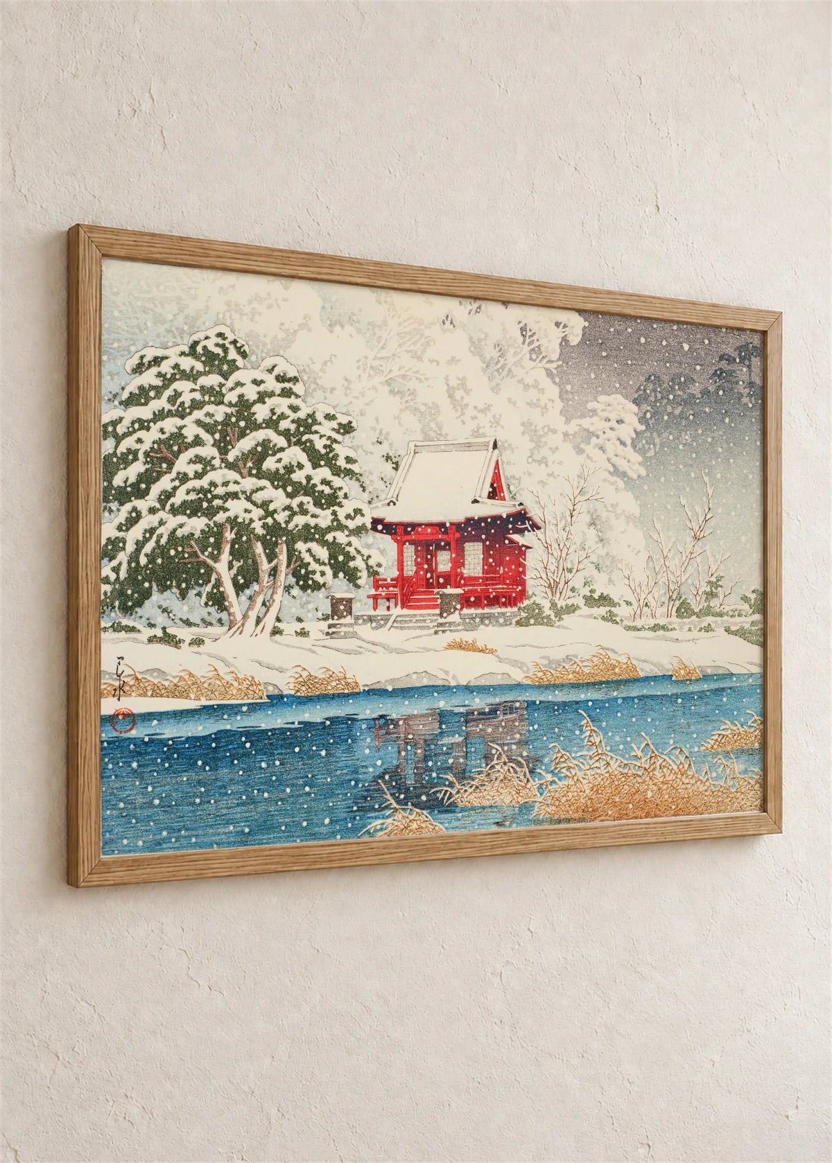 Svetilište Benten u snegu, braon ram iz ugla